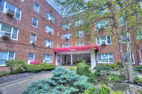 75 S Middle Neck Rd #4-G, North Hempstead, NY 11021