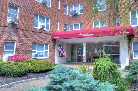 75 S Middle Neck Rd #4-G, North Hempstead, NY 11021