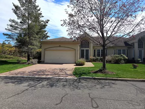 381 Altessa Blvd, Melville, NY 11747