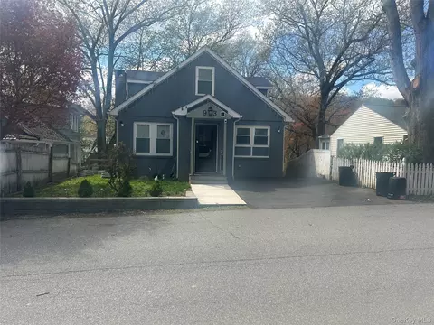 93 Lake Dr, Putnam Valley, NY 10537