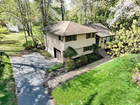 17 Scott Dr, Clarkstown, NY 10956