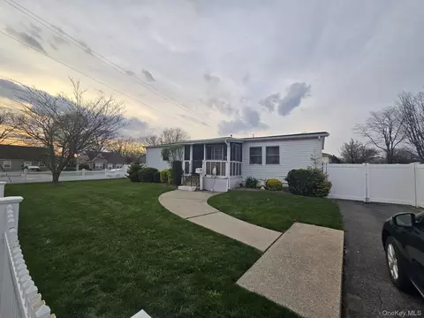 2 Ritter Ave, Amityville, NY 11701