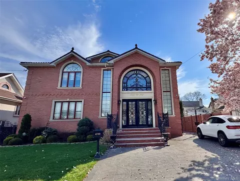 4320 Glenwood St, Little Neck, NY 11363