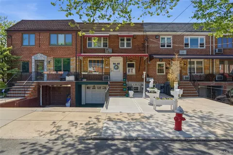 6172 70th St, New York, NY 11379