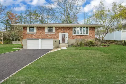 13 Bee Dr, Hauppauge, NY 11788