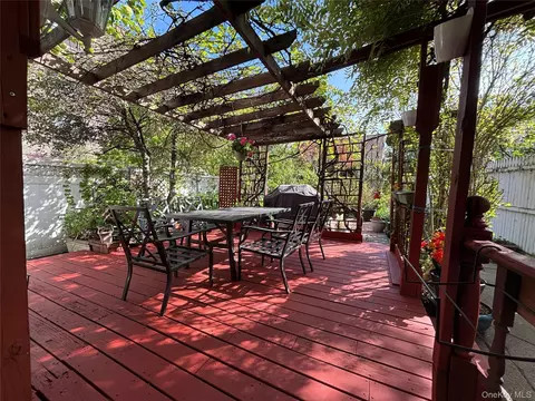 5715 66th St, New York, NY 11378