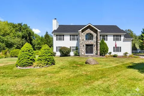 70 Oak Pond Ln, Mahopac, NY 10541