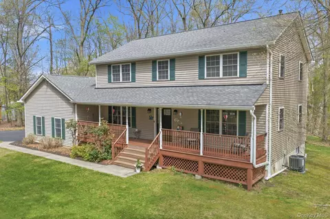 11 Peacock Cir, Washingtonville, NY 10992