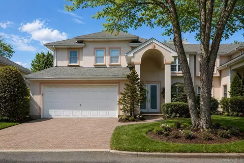 259 Altessa Blvd, Melville, NY 11747