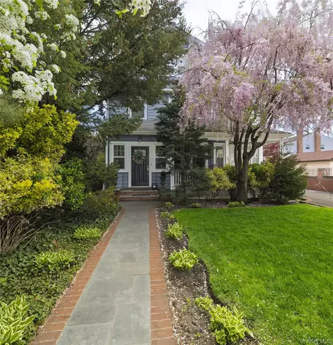 75 Lee Ave, Rockville Centre, NY 11570