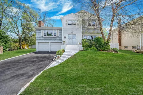 2897 Wynsum Ave, Merrick, NY 11566