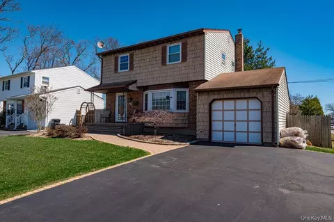 89 Cheltenham Rd, West Babylon, NY 11704