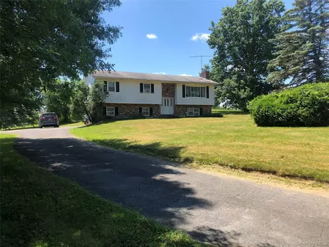 13 Schoonmaker Dr, Gardiner, NY 12525