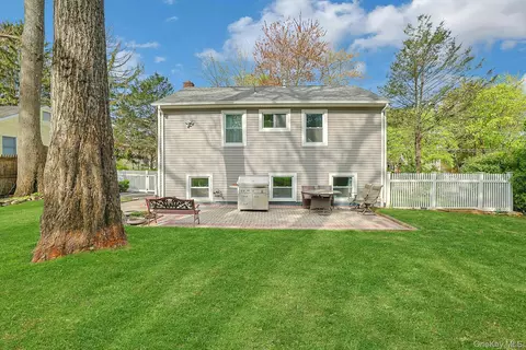 40 Sherwood Dr, Clarkstown, NY 10954