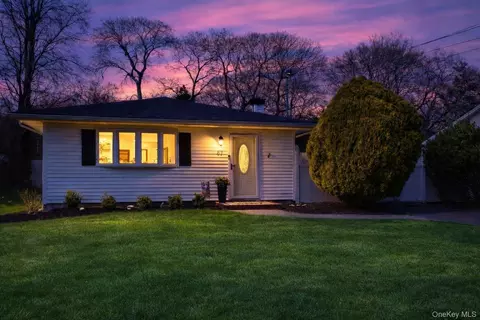 67 Westminster Dr, Shirley, NY 11967