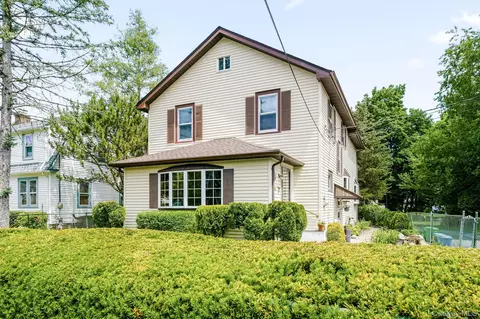 24 Lincoln St, Ramapo, NY 10974