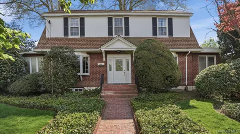 641 158th St, Whitestone, NY 11357