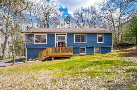 8 Lake Shore Dr W, Thompson, NY 12775