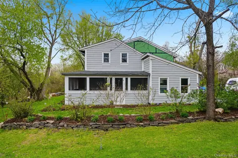 906 Albany Post Rd, New Paltz, NY 12561