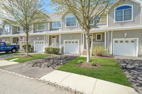 113 Brianna Dr, Setauket, NY 11733