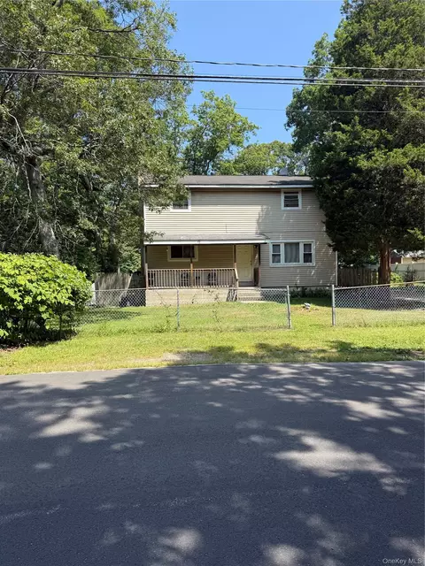59 Norfleet Ln, Coram, NY 11727