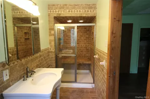 Bath - 58 Kentview Dr, Kent, NY 10512 photo 3 of 3