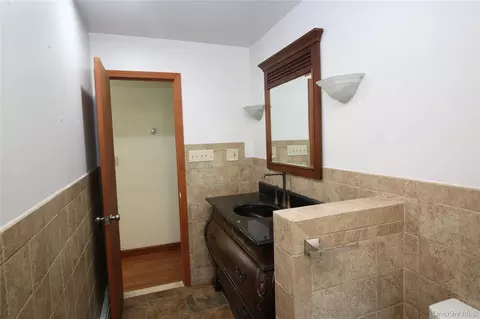 Bath - 58 Kentview Dr, Kent, NY 10512 photo 2 of 3