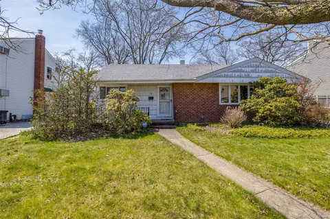 36 Seitz Dr, Bethpage, NY 11714