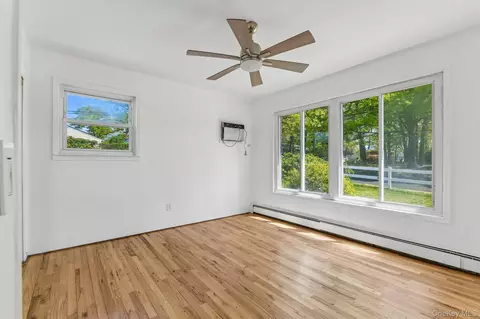Bedroom - 37 Harper St, Patchogue, NY 11772 photo 5 of 10