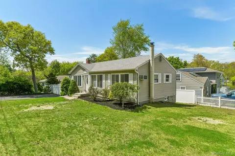 Exterior - 37 Harper St, Patchogue, NY 11772 photo 3 of 8