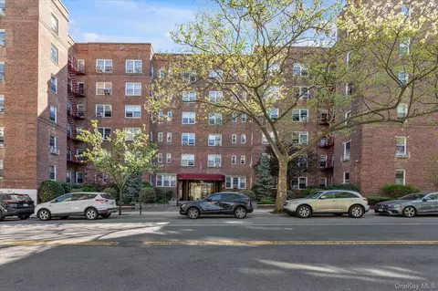 6361 99th St #A6, New York, NY 11374