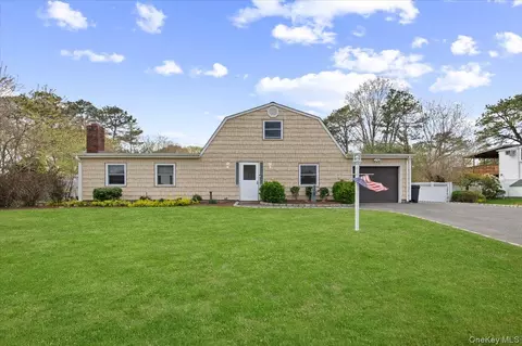 22 Redpine Rd, Medford, NY 11763