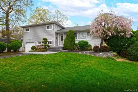 104 Charles St, Massapequa, NY 11758
