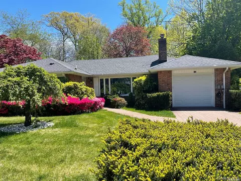 16 Jeannette Dr, North Hempstead, NY 11050