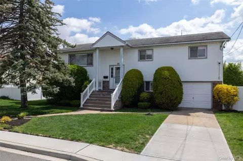 68 Madison Ave, Island Park, NY 11558