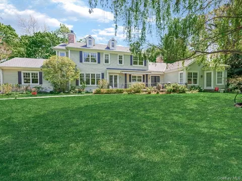 16 The Loch, North Hempstead, NY 11576