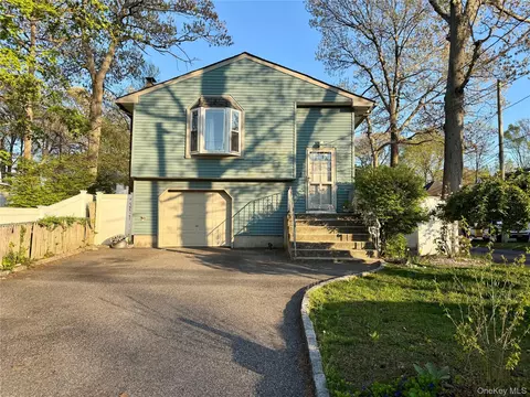 72 E Lake Ter, Ronkonkoma, NY 11779