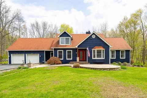 64 Travis Rd, Hyde Park, NY 12538