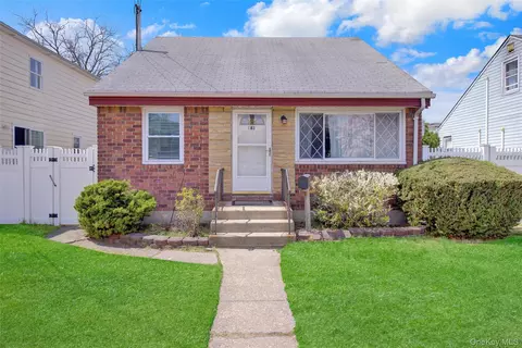 181 N 3rd St, Bethpage, NY 11714