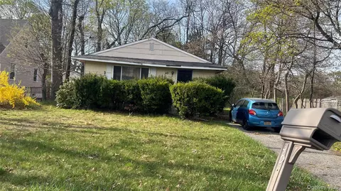 49 Gordon Ave, West Babylon, NY 11704