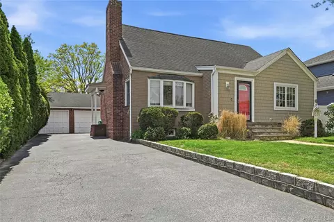 166 Abbey St, Massapequa Park, NY 11762