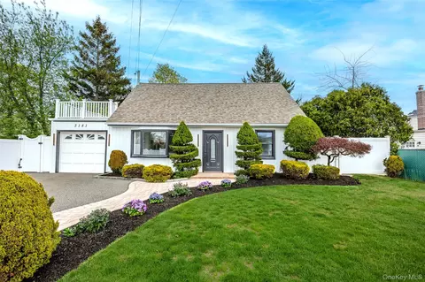 2181 Hortense Ave, Seaford, NY 11783
