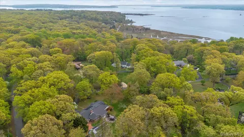 4 Dolphins Rise, Huntington, NY 11743