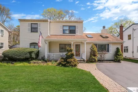 97 N Clinton Ave, Patchogue, NY 11772