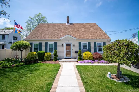 3 Park Ave, Baldwin, NY 11510