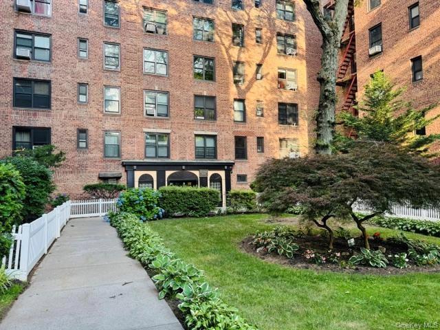 83-20 98th St #5D, Woodhaven, NY 11421