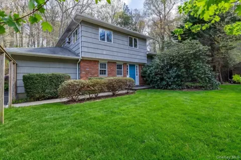 300 E Main St, Centerport, NY 11721