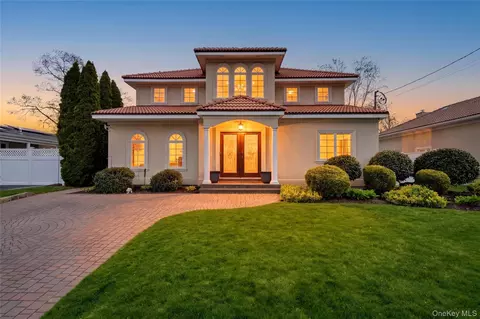 59 Park Ln, Massapequa, NY 11758
