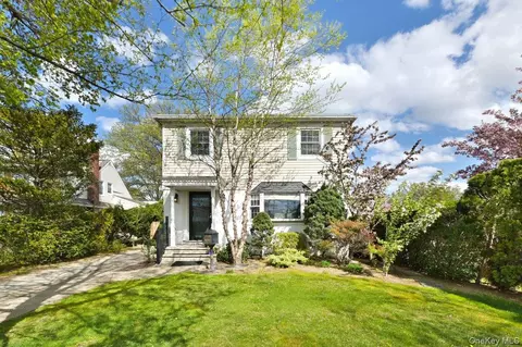 295 New Hyde Park Rd, Garden City, NY 11530