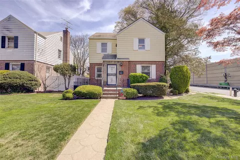 58-55 212th St, New York, NY 11364